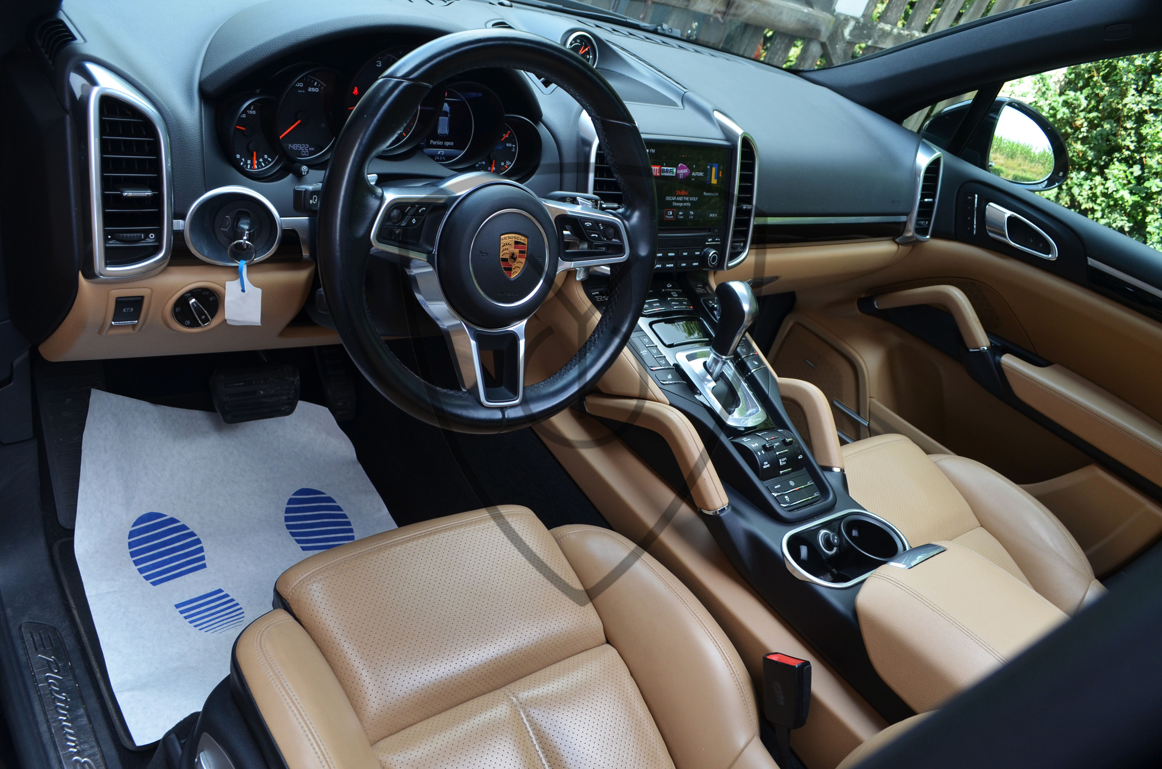 PORSCHE CAYENNE 3.0D PLATINIUM — image 16